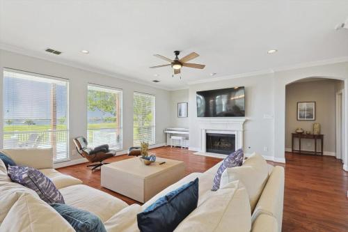 The Best of Lakeside Living - Luxury at its Finest in Rockwall, USA