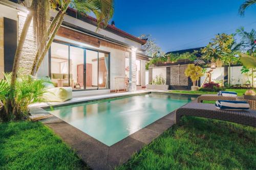 Chintana - 9 Min to Beach, Peaceful Villa with Tropical Vibe