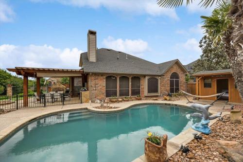 Stunning 6BR Pool - Great for Big Groups in Rowlett, USA
