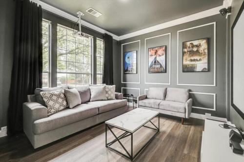 Stunning 6BR Pool - Great for Big Groups in Rowlett, USA
