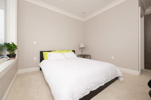 Deluxe Room with Private Washroom in Modern Home in Vancouver, Canada