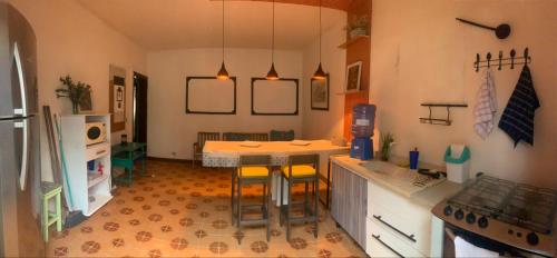 ห้องครัว, Casa aconchegante perto da praia in ไกวยูบา