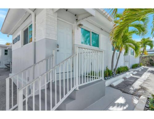Sandscape Haven Hollywood Beach Studio w Parking in Hollywood, USA