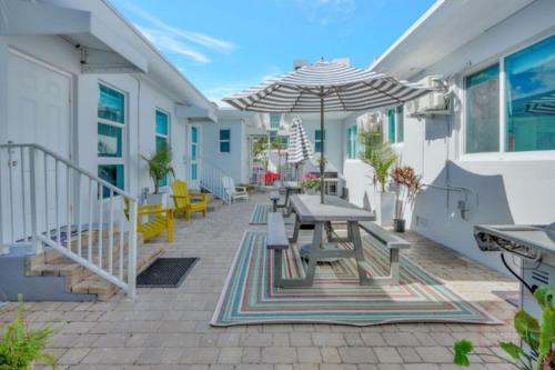 Hollywood Beach Escapade Studio with Free Parking in Hollywood, USA