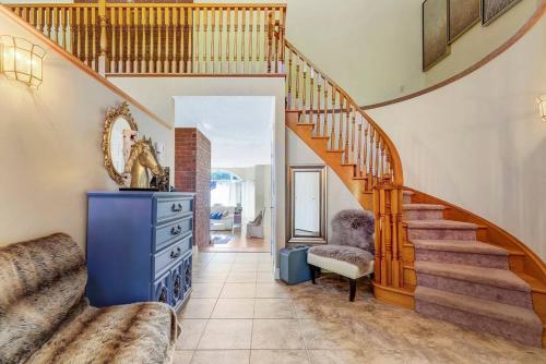 Kings Wee Castle 6BR Serene Luxury Family Retreat in 班克罗夫特(ON)