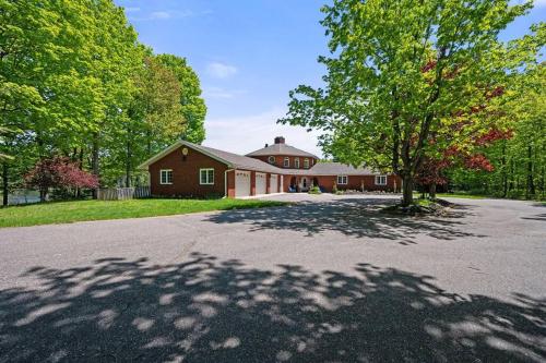 Kings Wee Castle 6BR Serene Luxury Family Retreat in 班克罗夫特(ON)