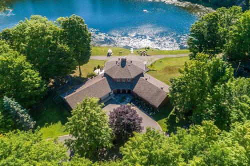 Kings Wee Castle 6BR Serene Luxury Family Retreat in 班克罗夫特(ON)