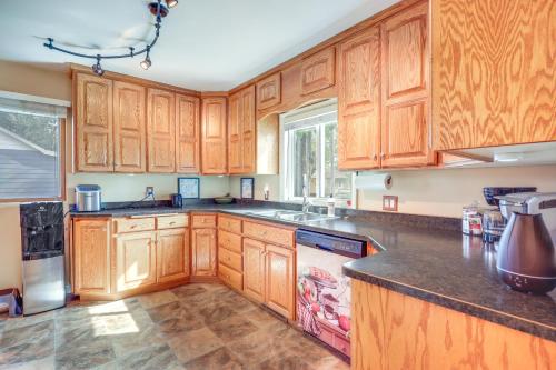 8 Mi to Lake Bowdoin Pet-Friendly Family Home! in Malta