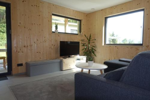 บริการและสิ่งอำนวยความสะดวก, Waldblick - modern wohnen - direkt am Wald - zentrale Lage - Ruhe genießen - Parkplätze (Waldblick - Neubau - Self-Check-In - kein Verkehr - am Wald - Parkplatze vor Tur - apartment or doub) in รัม