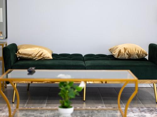 4 New Apts - 3 Bed Apt 1st Floor & 3 Bed Apt 2nd Floor - 1 Bed Studio Apt Ground Floor & 1 Bed Studio Apt Ground Floor near Penn Station EWR Airport Beth Israel Hospital NYC