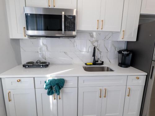 4 New Apts - 3 Bed Apt 1st Floor & 3 Bed Apt 2nd Floor - 1 Bed Studio Apt Ground Floor & 1 Bed Studio Apt Ground Floor near Penn Station EWR Airport Beth Israel Hospital NYC