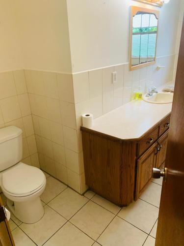 Winter Warm Up Deal- 20 Mins to Langley, Downtown, Airport in Guildford, Canada