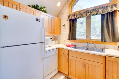 Pet Friendly, Peaceful Location Lake Lure Cabin in Lake Lure, USA