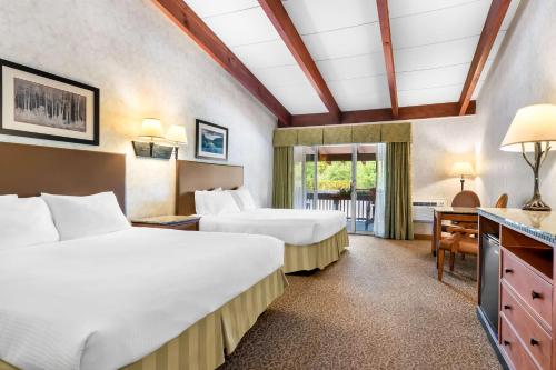 Queen Room with Two Queen Beds and Balcony - Second Floor