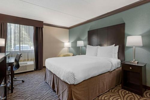 Queen Room - Non-Smoking