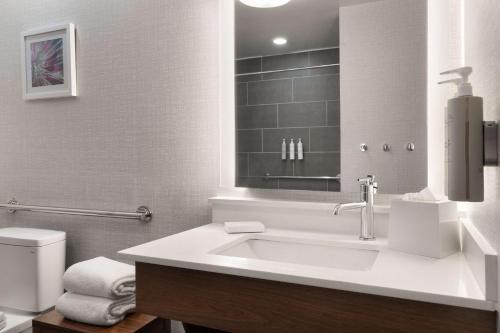 Hampton Inn Spring Lake Fayetteville - image 11