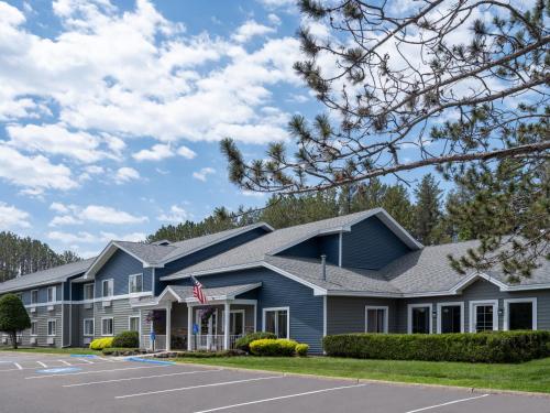 . Country Inn Two Harbors