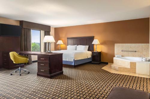 Hampton Inn & Suites Pine Bluff - image 14