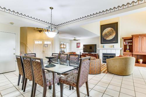 Palm Desert Townhome with Country Club Access! in Palm Desert, USA