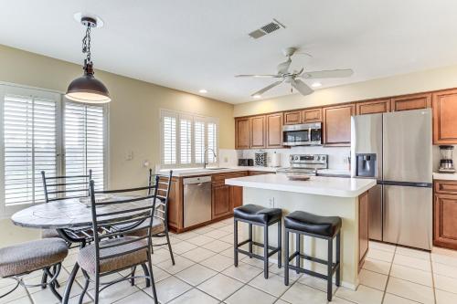 Palm Desert Townhome with Country Club Access! in Palm Desert, USA