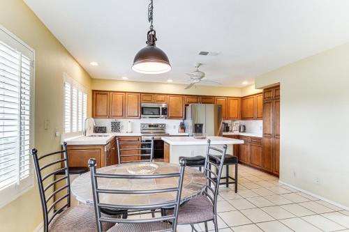 Palm Desert Townhome with Country Club Access! in Palm Desert, USA
