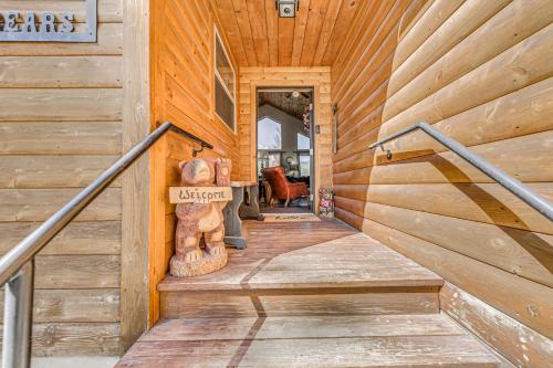 Sic em Bears Mtn Cabin with Hot Tub and Deck! - image 7