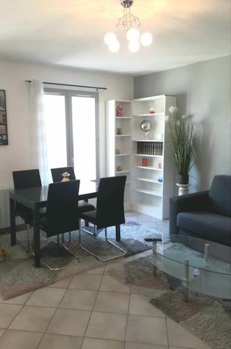 Location appartement 3 pièces à 200 m de la gare 5 pers max (Location appartement 3 pieces a 200 m de la gare 5 pers max) in Cormeilles-en-Parisis