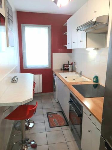 Location appartement 3 pièces à 200 m de la gare 5 pers max (Location appartement 3 pieces a 200 m de la gare 5 pers max) in Cormeilles-en-Parisis