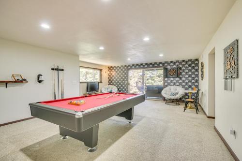 Cabin with Game Room and 2 Decks in Lake Arrowhead! in Lake Arrowhead, USA