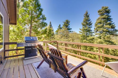 Cabin with Game Room and 2 Decks in Lake Arrowhead! in Lake Arrowhead, USA