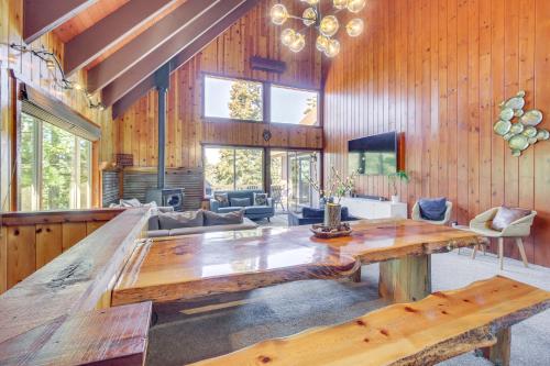 Cabin with Game Room and 2 Decks in Lake Arrowhead! in Lake Arrowhead, USA