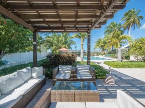 Beach Living at Island Pine Villas BLF, Seven Mile Beach