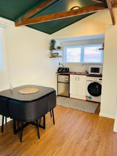 مطبخ, Cozy Fully Equipped Unit 12 noon check in in رد وود