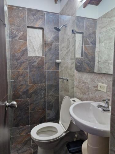 302 Apartamento Completo en Medellín - image 2