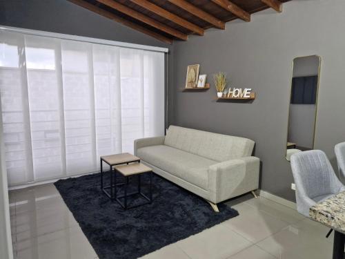302 Apartamento Completo en Medellín - image 5