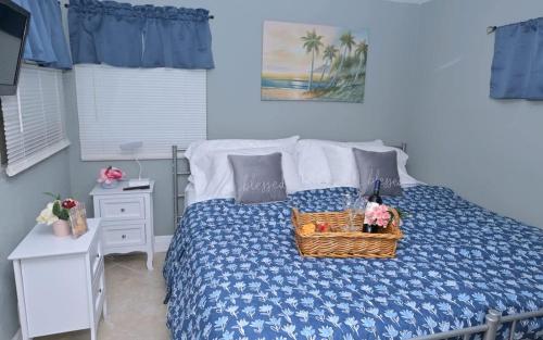Cozy place with hot tub King bed near everything in Saint Cloud, USA