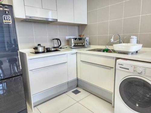 J 2 Rooms PJ Near SunwayPyramid J 2 Rooms PJ Near SunwayPyramid