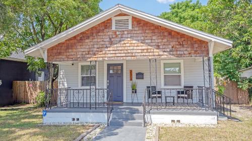 Charming Ybor City Getaway I Spacious backyard in Tampa, USA