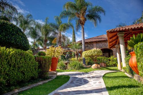 Kert, Hotel El Dorado - cerca de Chapala y del Aeropuerto in Agua Escondida