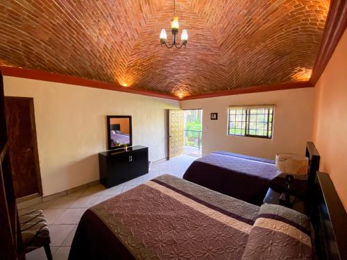Hotel El Dorado - cerca de Chapala y del Aeropuerto in Ixtlahuacán de los Membrillos, Mexico
