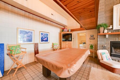 Kentucky Lake Home with Hot Tub and Boat Dock in Aurora, USA