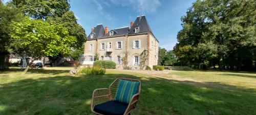 Dārzs, Le manoir d'Estiveaux in Le Châtelet (Centre)