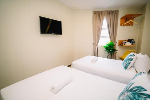 Deluxe Twin Room image 5