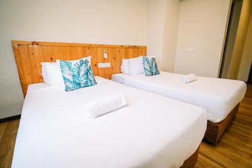Deluxe Twin Room image 3