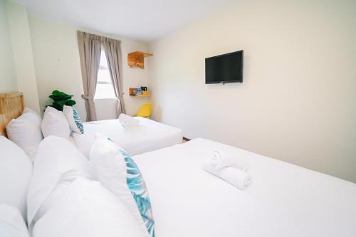 Deluxe Family Room image 4