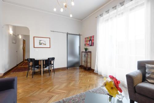 Charming Apartment Piazza del Popolo - image 13