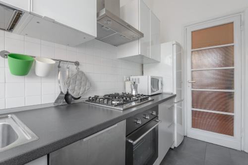 Charming Apartment Piazza del Popolo - image 10