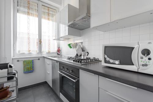 Charming Apartment Piazza del Popolo - image 12