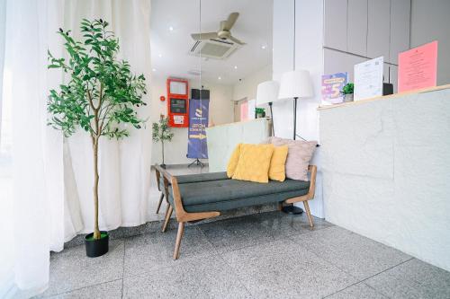 Photo - Swing & Pillows - KL Pekeliling