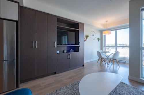 Stylish Modern Apartment In The Heart Of Old Town Victoria in Victoria, Canada